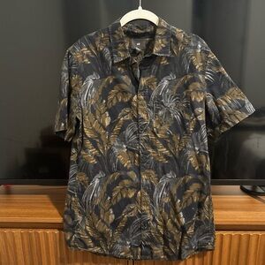 H&M Men’s Tropical Floral Leaf Print Short Sleeve Button-Up Summer Shirt Small